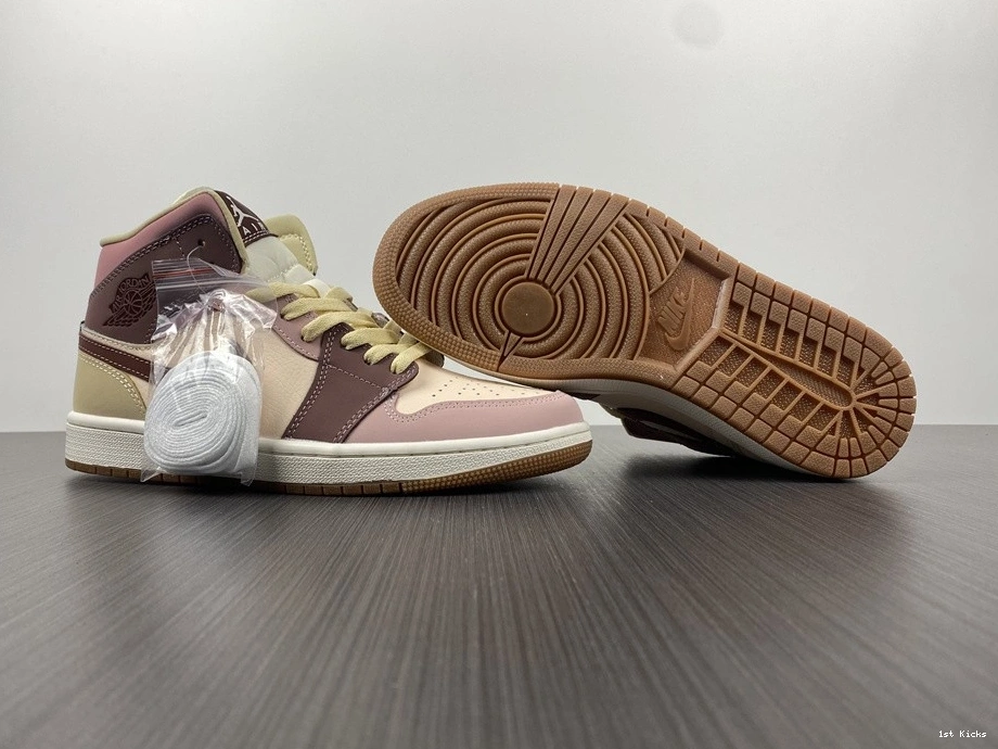 Jordan 1 Air DO7440-821 Mid 0205